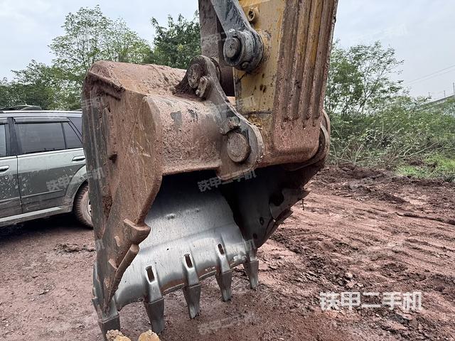 鏟斗右后整體（工作和回轉(zhuǎn)裝置）