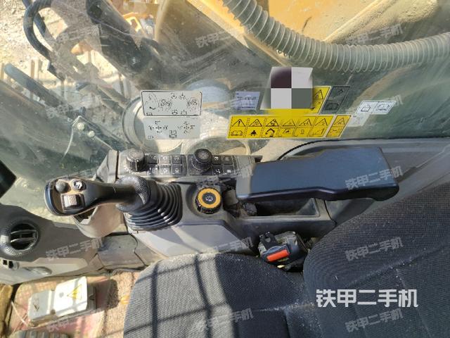 座椅右側(cè)控制臺(tái)/鑰匙門/油門/含右手柄（駕駛室部分）