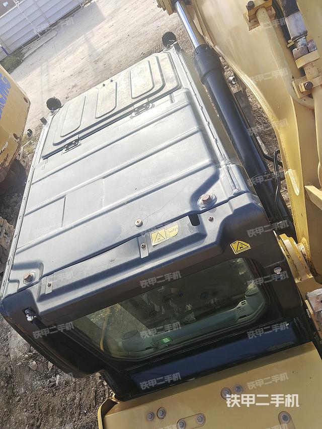 駕駛室頂部（整機外觀）