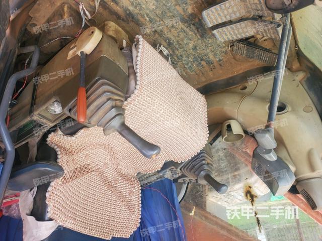 驾驶室整体（整机外观）