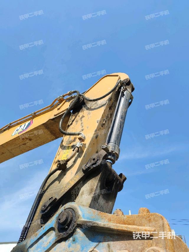 小臂整体右前（工作和回转装置）