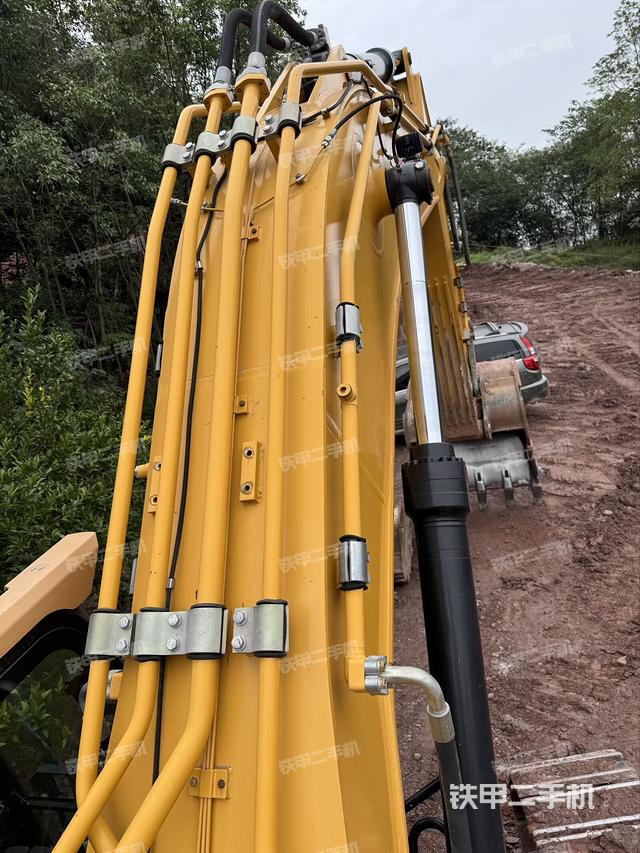 大臂背部俯視（工作和回轉(zhuǎn)裝置）