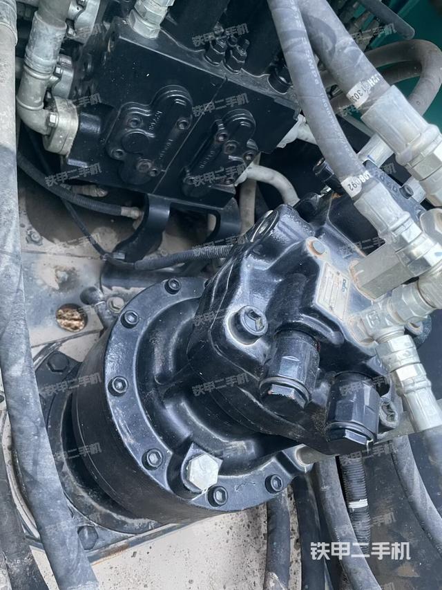 回转马达和主控阀（整机外观）