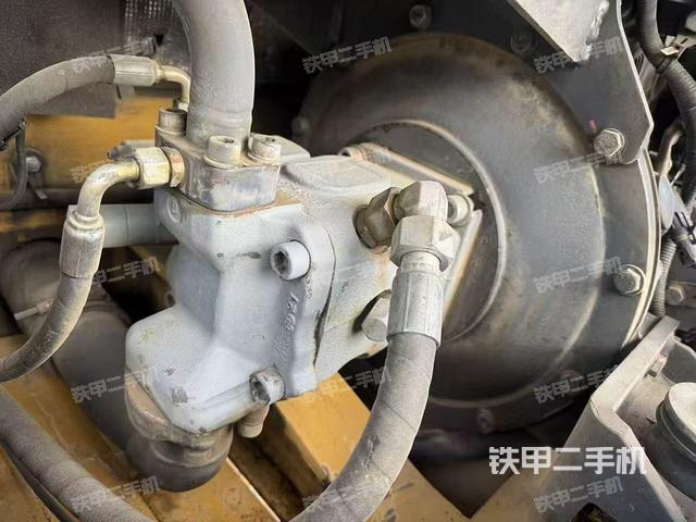 液壓泵艙室正面整體（整機(jī)外觀）