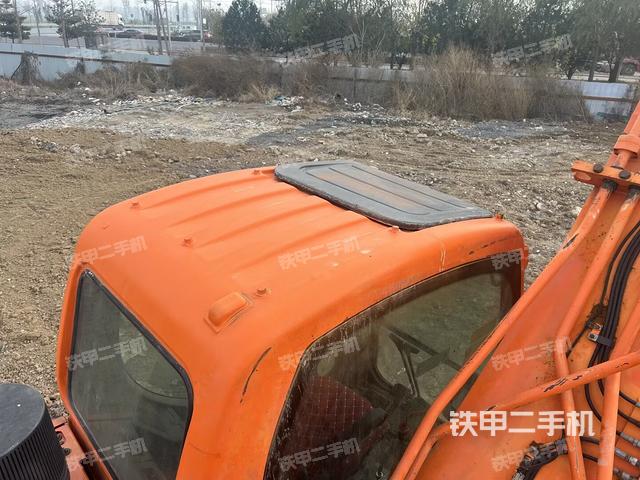 驾驶室顶部（整机外观）