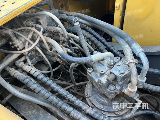 回转马达和主控阀（整机外观）