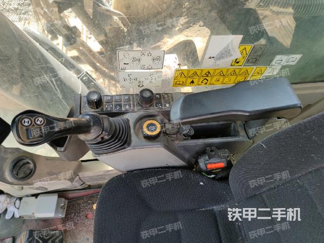 座椅右侧控制台/钥匙门/油门/含右手柄（驾驶室部分）