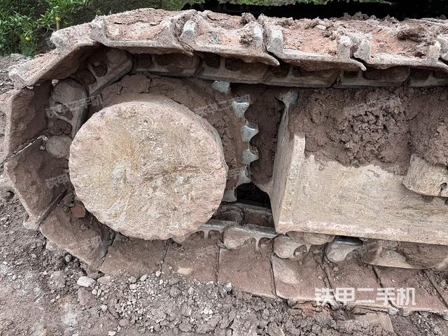 左驅(qū)動輪（行走機構(gòu)）