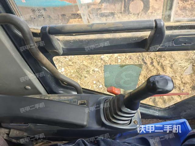 座椅右侧控制台/钥匙门/油门/含右手柄（驾驶室部分）