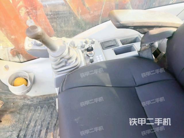 座椅右侧控制台/钥匙门/油门/含右手柄（驾驶室部分）