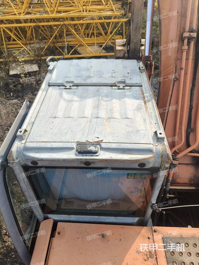 駕駛室頂部（整機(jī)外觀）