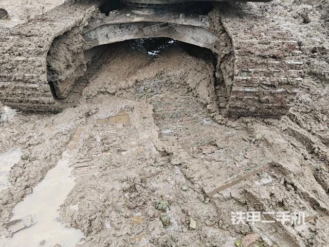 转盘和下车架正前（工作和回转装置）