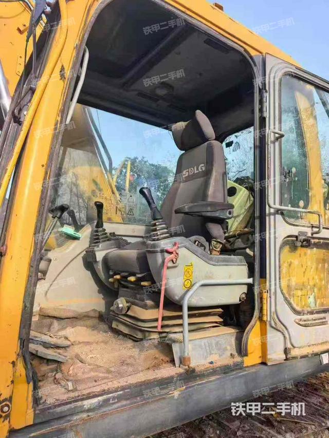 駕駛室整體（整機(jī)外觀）