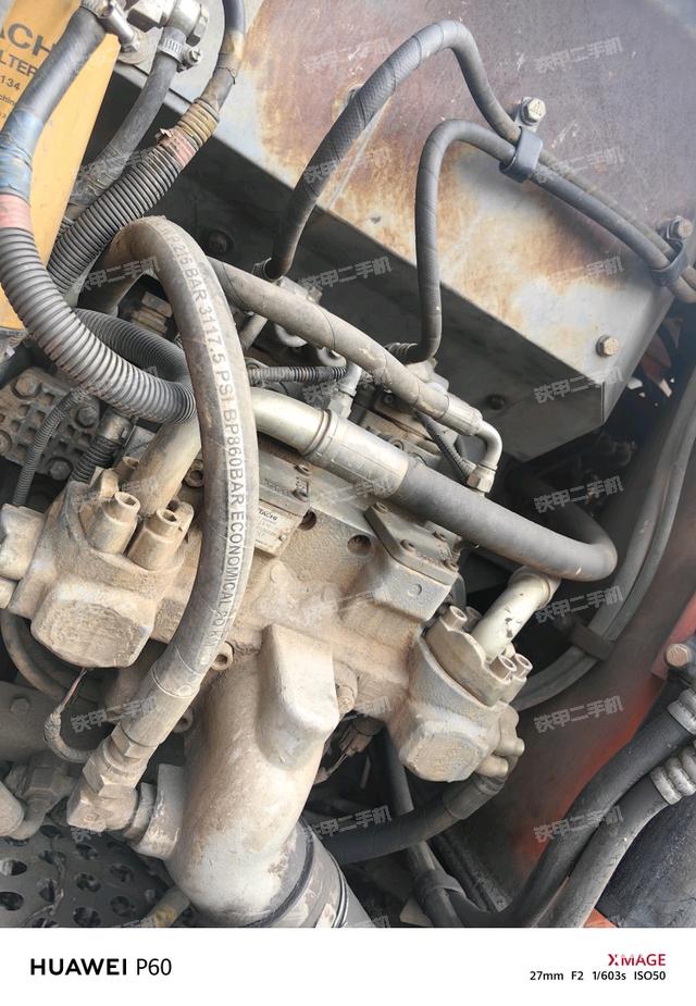 液压泵舱室正面整体（整机外观）