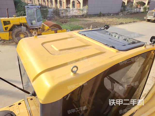 驾驶室顶部（整机外观）