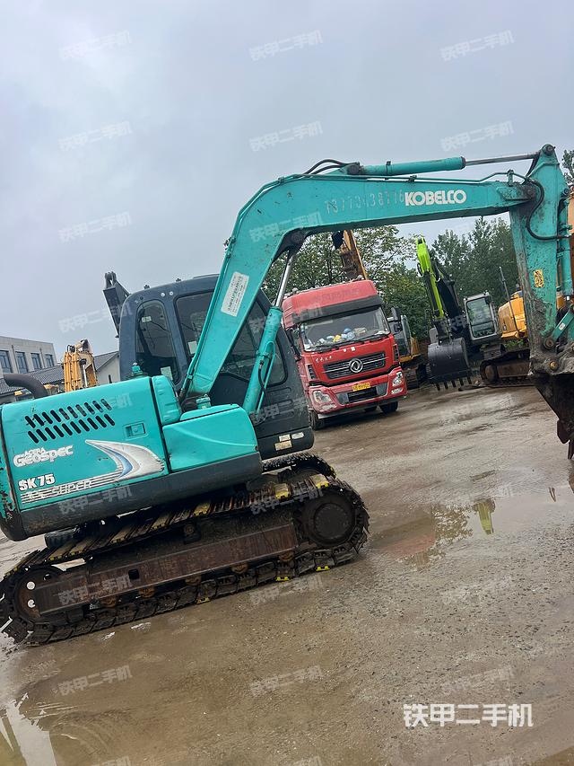 回转马达和主控阀（整机外观）