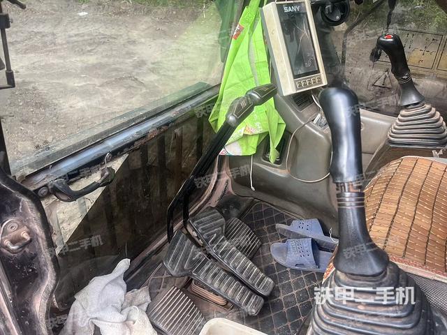 驾驶室整体（整机外观）