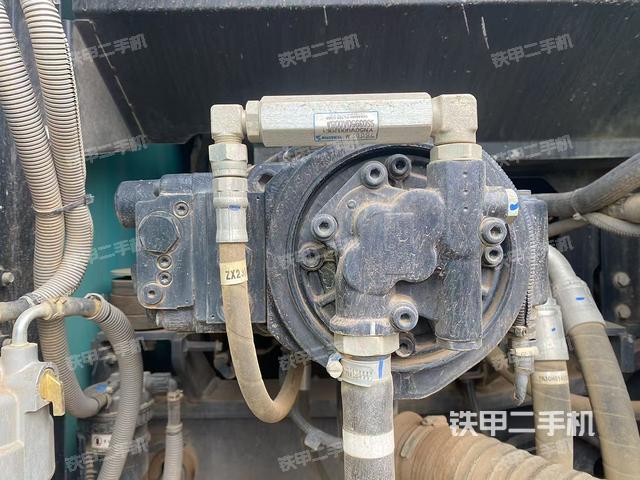 液壓泵艙室正面整體（整機(jī)外觀）