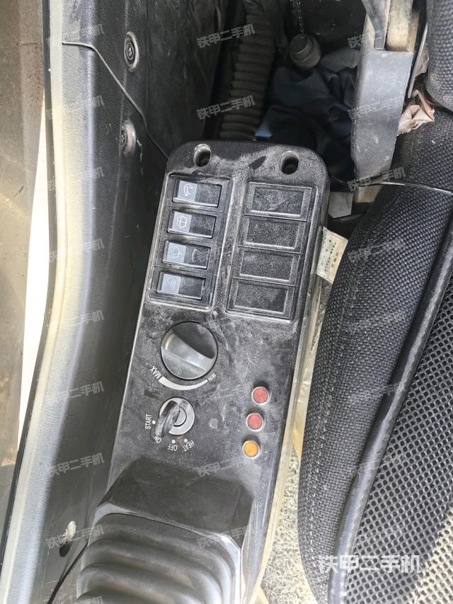 座椅左侧控制台/音响/含左手柄（驾驶室部分）