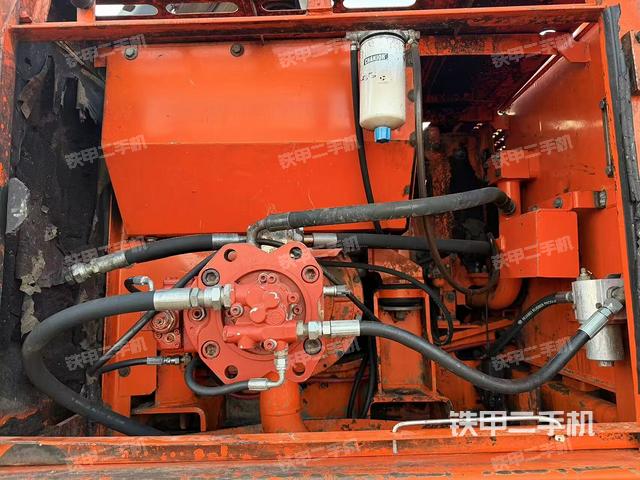 液壓泵艙室正面整體（整機(jī)外觀）