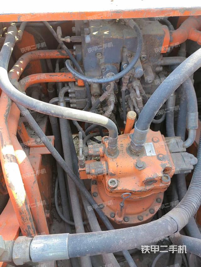 回轉(zhuǎn)馬達和主控閥（整機外觀）