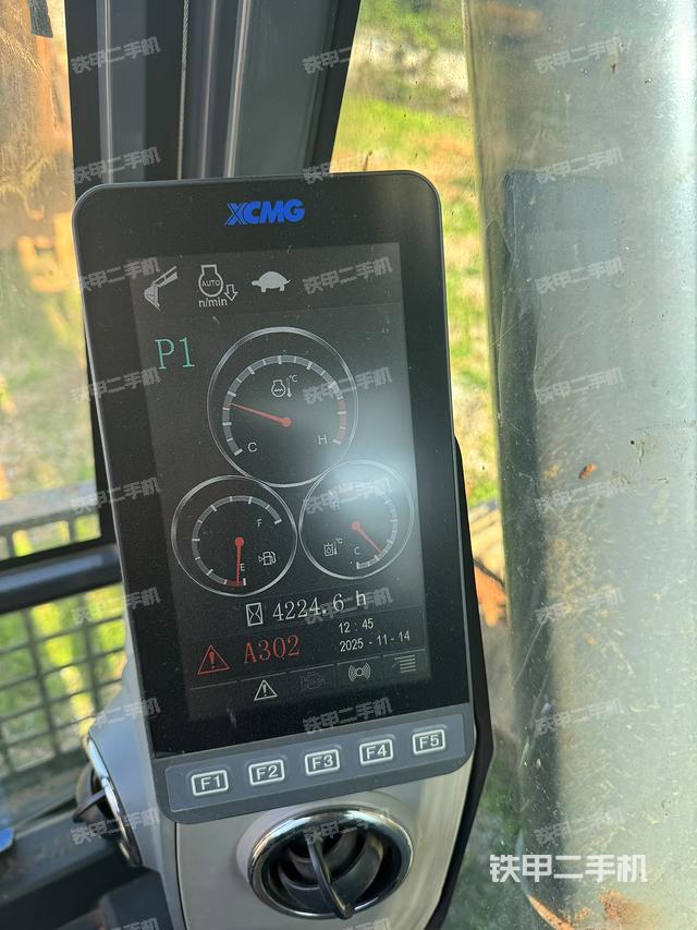 回转马达和主控阀（整机外观）