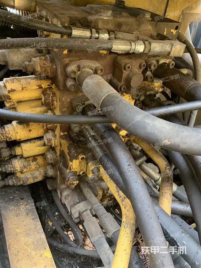 回转马达和主控阀（整机外观）