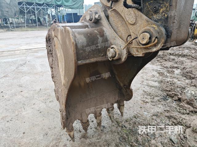 铲斗右后整体（工作和回转装置）