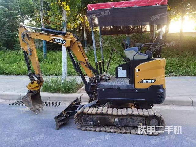 驾驶室顶部（整机外观）