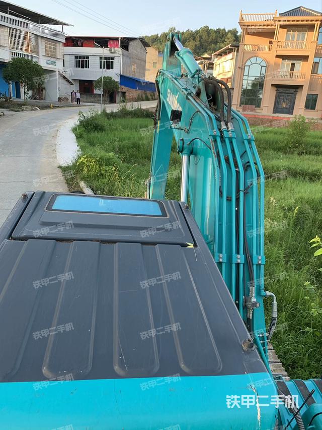 驾驶室顶部（整机外观）