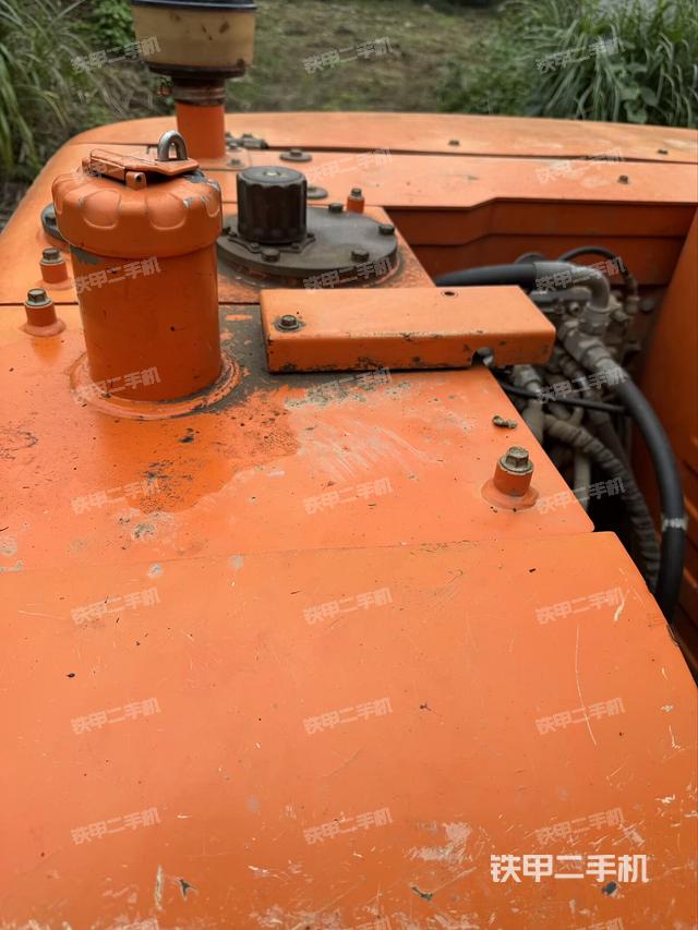 驾驶室顶部（整机外观）