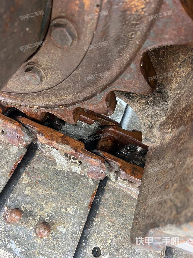 液压泵舱室正面整体（整机外观）