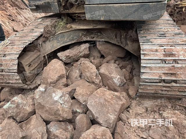 转盘和下车架正前（工作和回转装置）