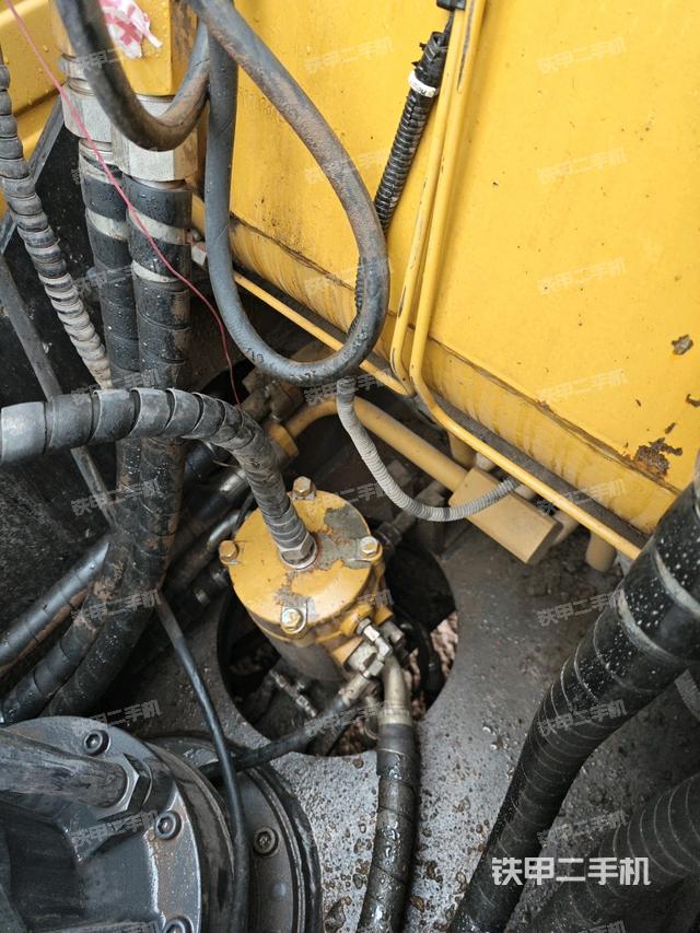 中央回转接头特写（上车部件）