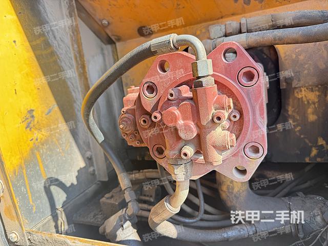 液壓泵艙室正面整體（整機(jī)外觀）