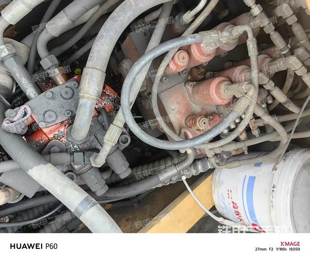 回轉馬達和主控閥（整機外觀）