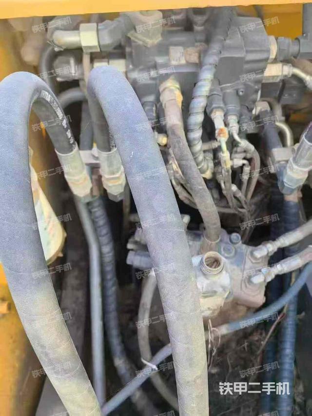 回轉(zhuǎn)馬達(dá)和主控閥（整機(jī)外觀）