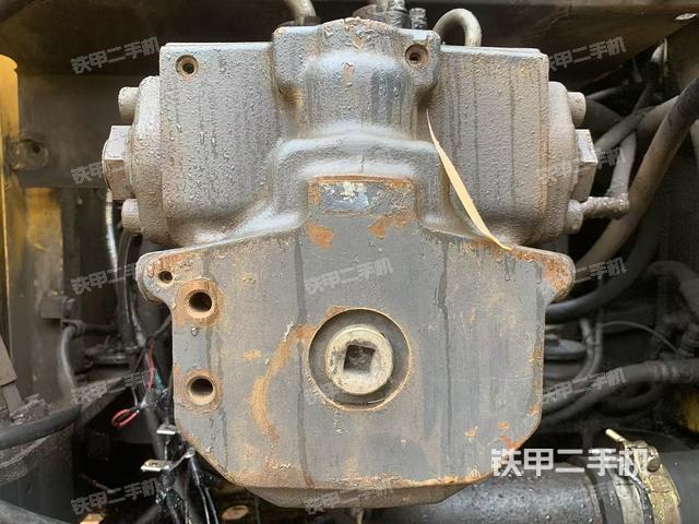 液壓泵艙室正面整體（整機(jī)外觀）