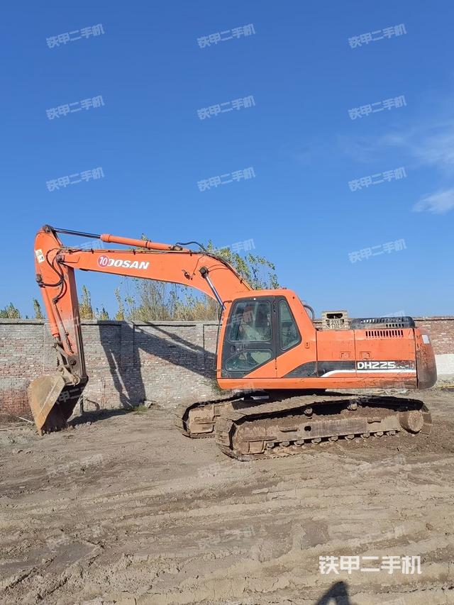 斗山DH225-7挖掘机