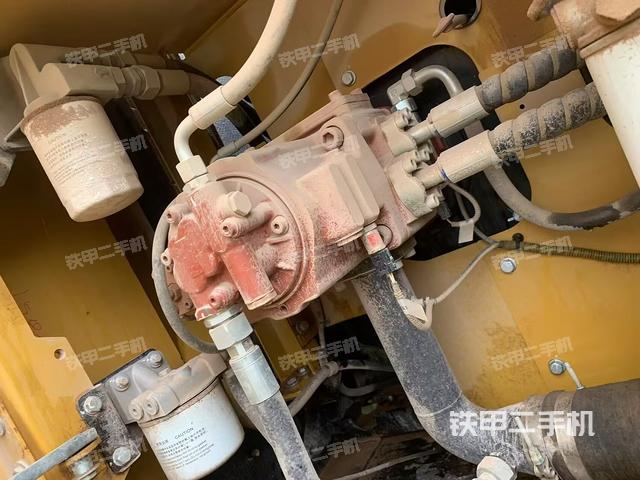 液壓泵艙室正面整體（整機(jī)外觀）