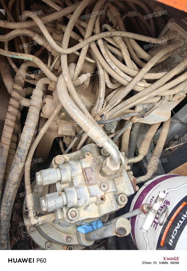 回转马达和主控阀（整机外观）