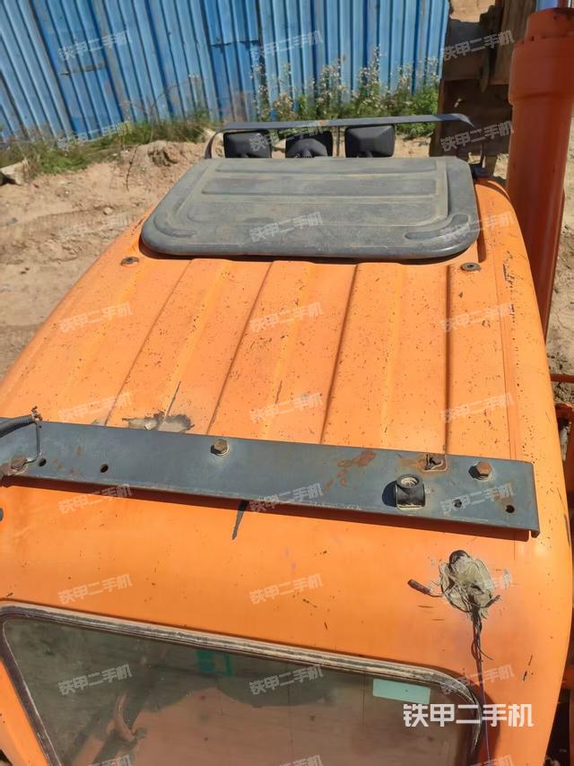 駕駛室頂部（整機外觀）