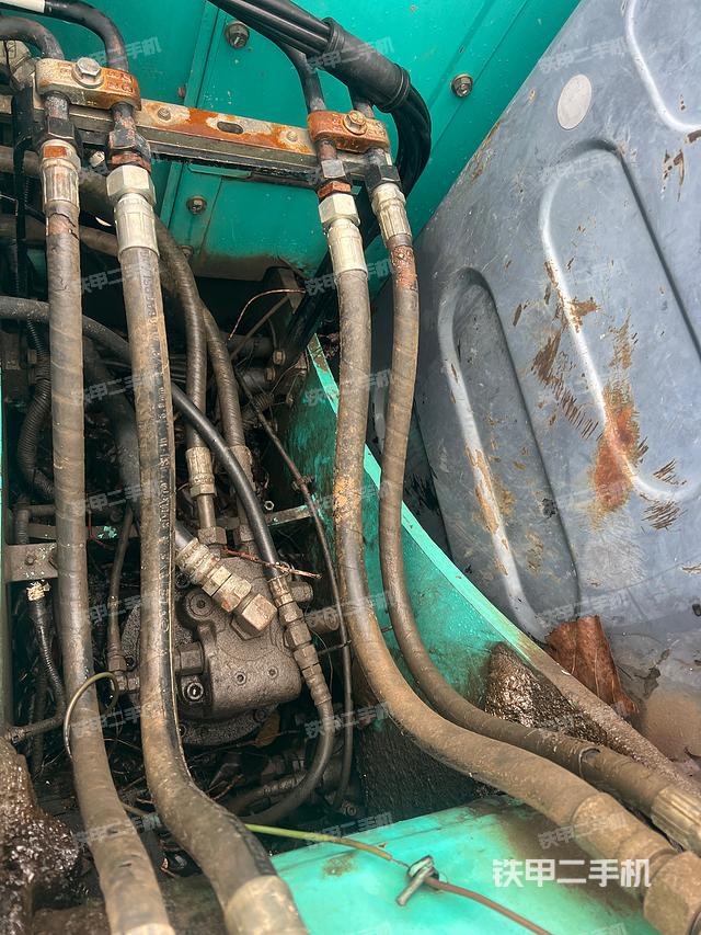 驾驶室顶部（整机外观）