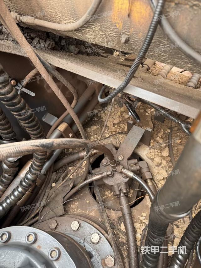 中央回转接头特写（上车部件）