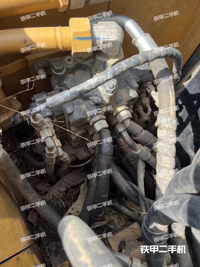 回轉(zhuǎn)馬達(dá)和主控閥（整機(jī)外觀(guān)）