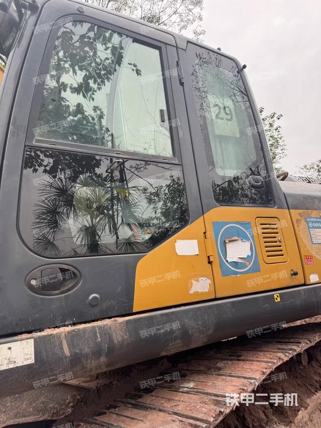 驾驶室左前45度（驾驶室部分）