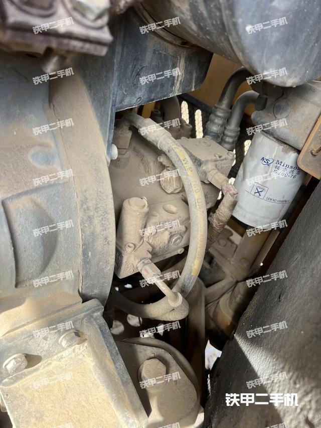 液壓泵艙室正面整體（整機(jī)外觀(guān)）