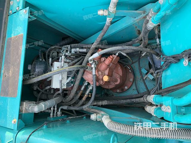 回转马达和主控阀（整机外观）