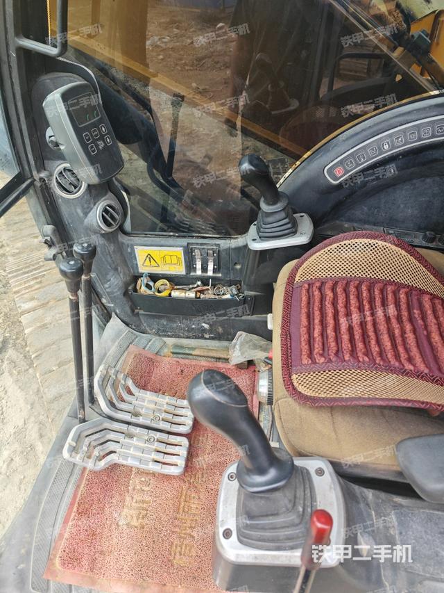 驾驶室整体（整机外观）