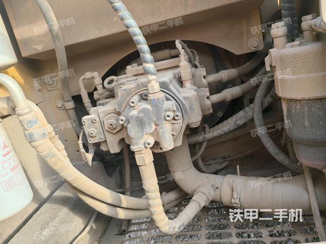 液壓泵斜45?左（大件艙室）